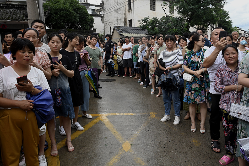 包含澎湃新闻客户端歙县补考的词条